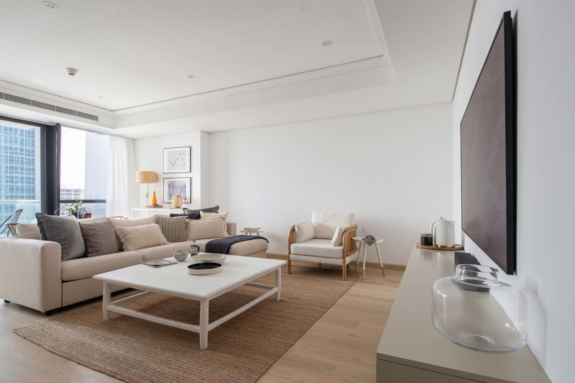 Frank Porter - Goldcrest Views 2 Apartment